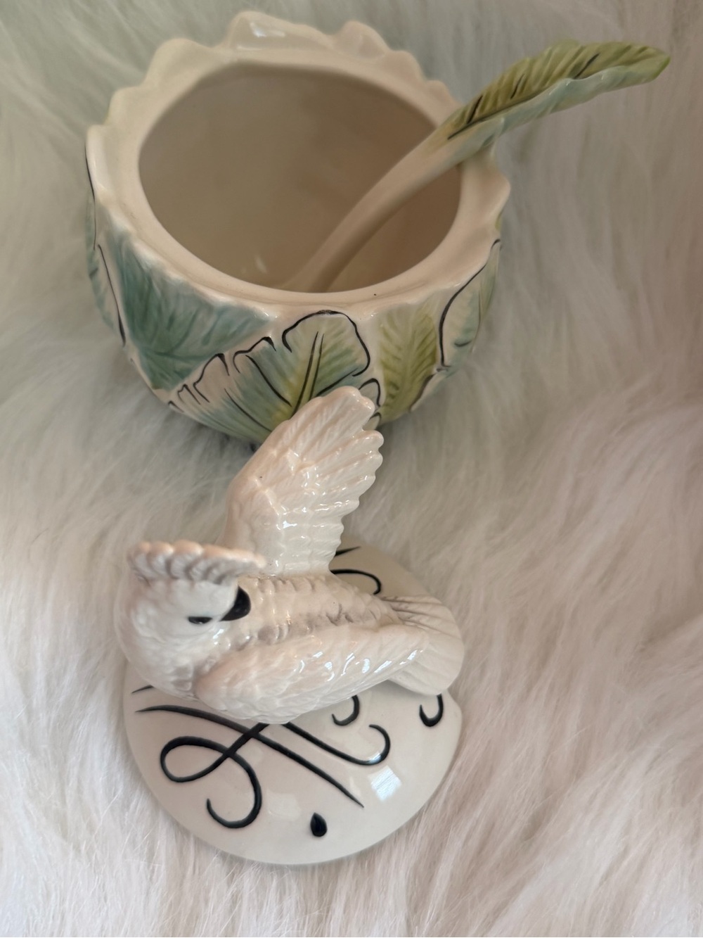 Fitz and Floyd ceramic cockatoo teapot with leafy base. - Picture 5 of 7